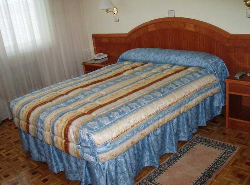 Hotel Buenos Aires Villafria Экстерьер фото